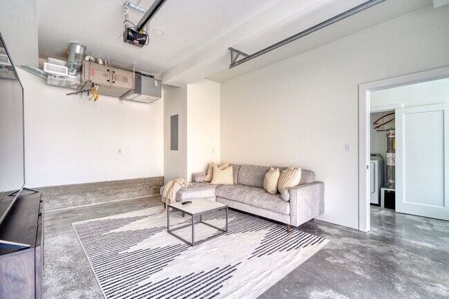 Foto del edificio - 516 NE 56th Ave