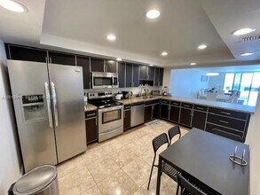 Building Photo - 2500 Parkview Dr