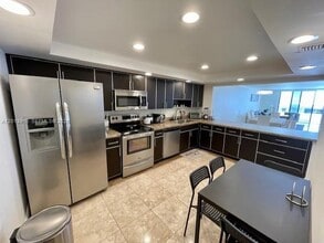 Building Photo - 2500 Parkview Dr