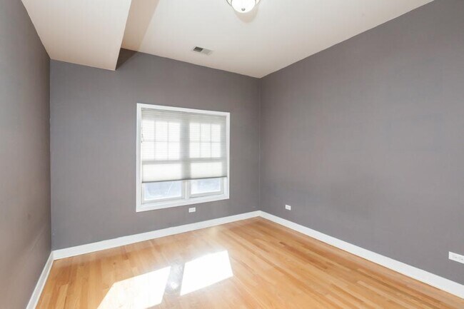 Foto del edificio - 2 bedroom in Chicago IL 60642