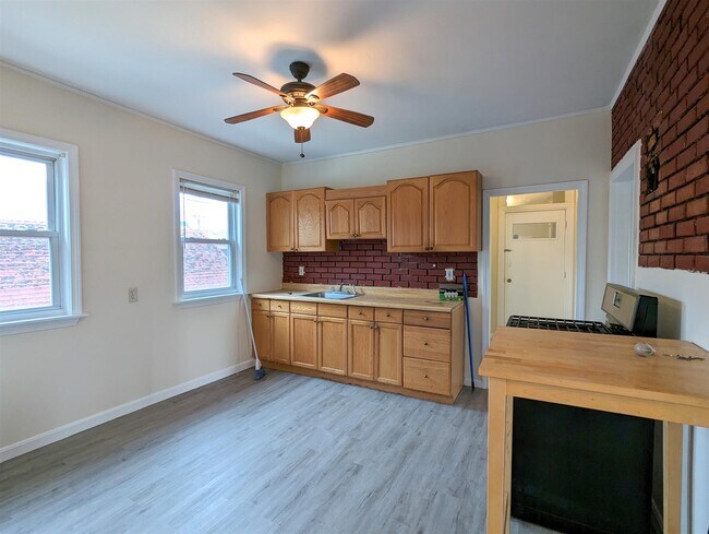 Building Photo - 278 Lowell St