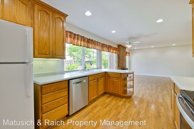 Building Photo - 4 br, 2.5 bath House - 743 Silver Pine Court