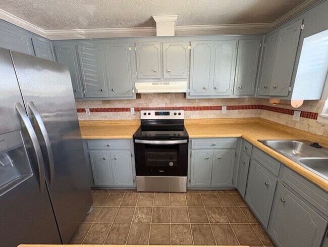 Building Photo - 3909 Almon Dr