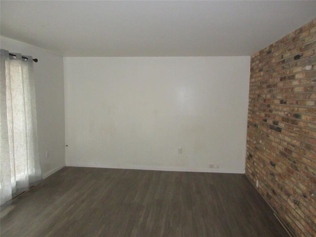 Building Photo - 7510 Shadyvilla Ln