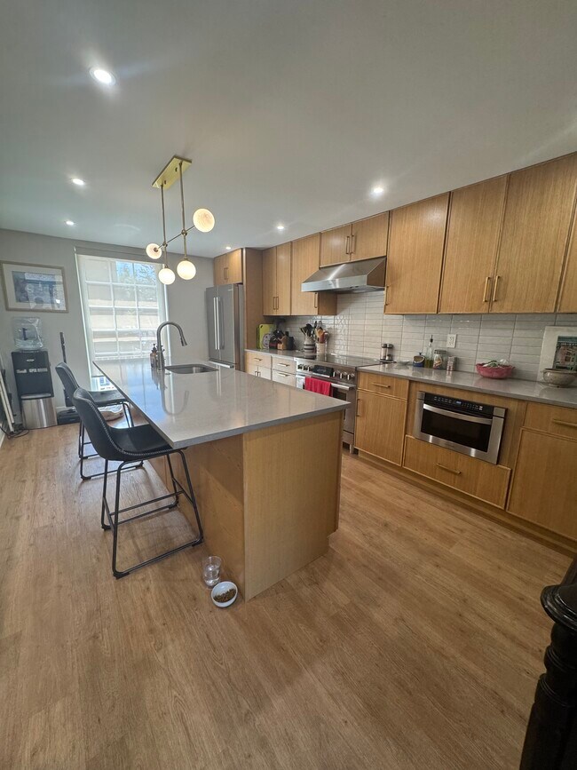 Cocina elegante - 637 Spruce St