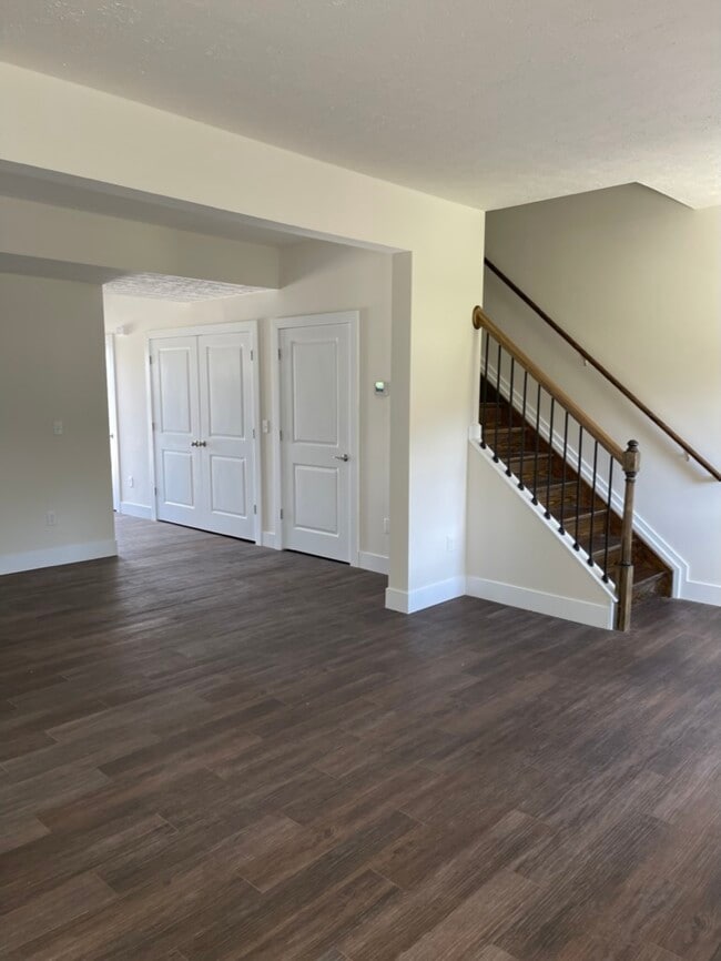 Building Photo - 4231 Otter Creek Dr