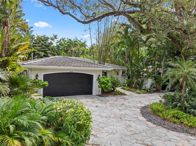 Foto del edificio - 3821 Braganza Ave