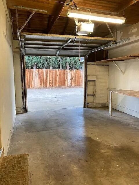 This is a charming 2 bedroom, 1 bathroom, 1 car garage duplex - This is a charming 2 bedroom, 1 bathroom, 1 car garage duplex Apartment