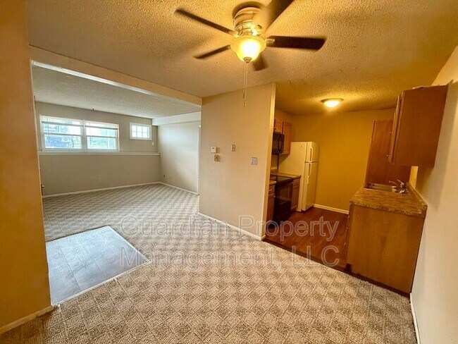 Foto del edificio - 515 W 11th St