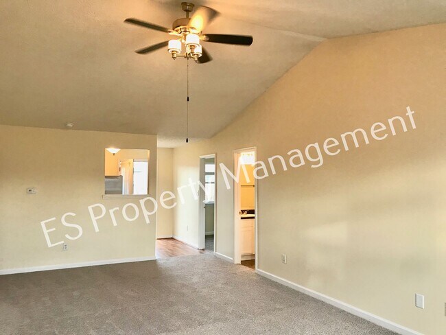 Foto del edificio - Great 3 Bedroom 2 Bathroom Ranch Style Hom...