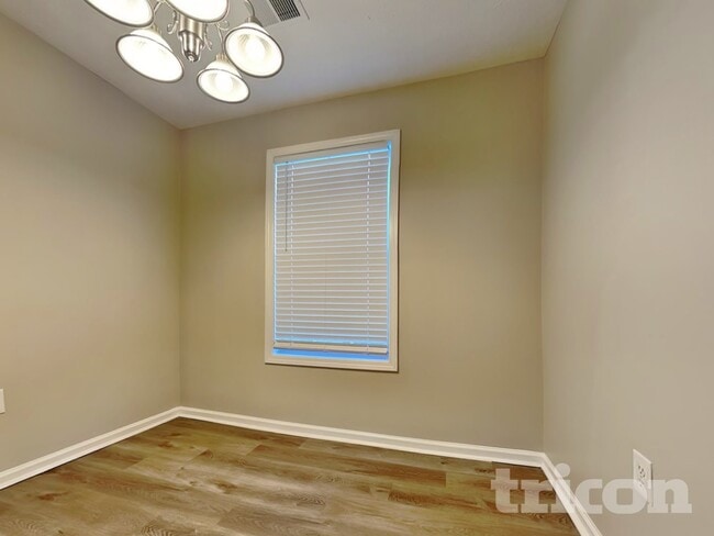 Building Photo - 15 Thrasher Rd