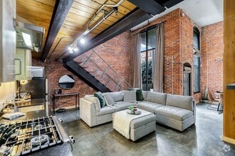 Building Photo - 1016 W Railroad Alley