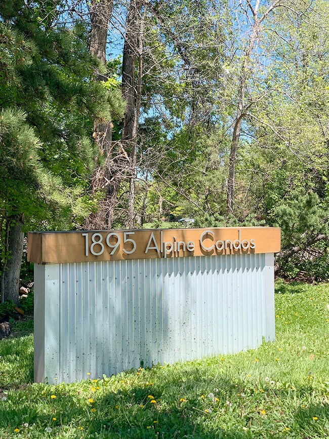 Property entrance - 1895 Alpine Ave