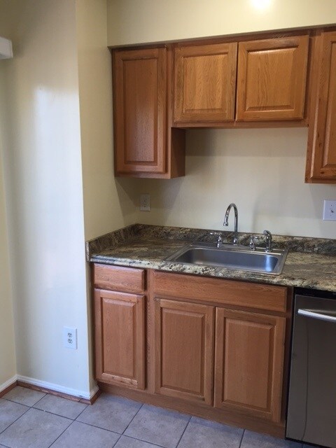Foto del edificio - 11000 Spring Lake Dr
