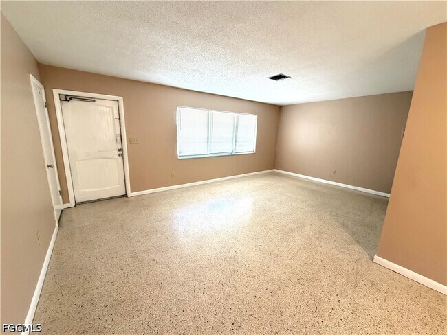 Foto del edificio - 1407 Juddale St E