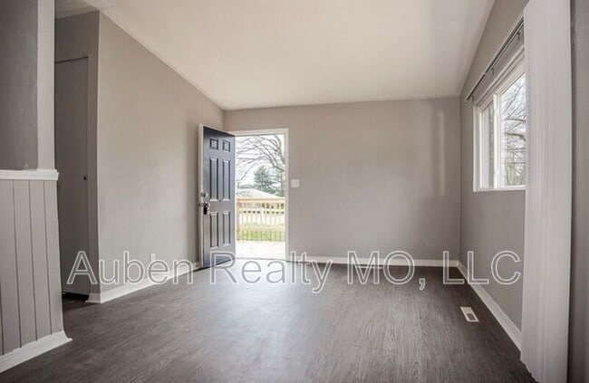 Building Photo - 7400 E 87th St