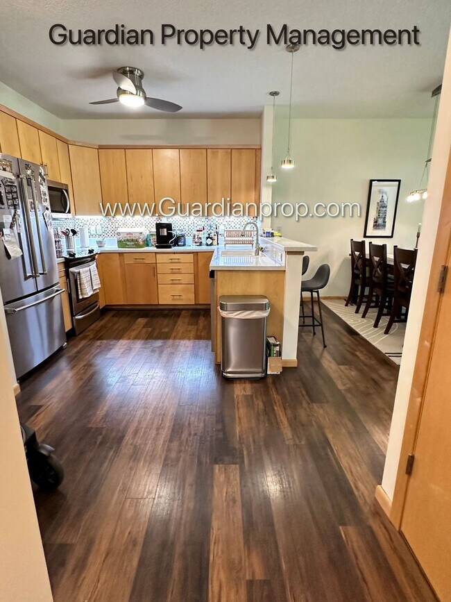 Foto del edificio - St Louis Park Condo, Ground Level Walk Out...