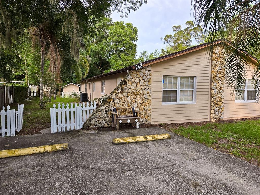 Foto principal - 241 S 4th St