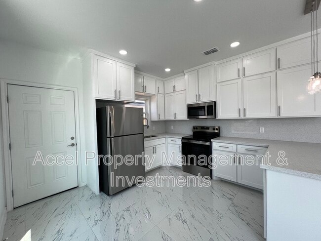 Building Photo - 2011 Selena St