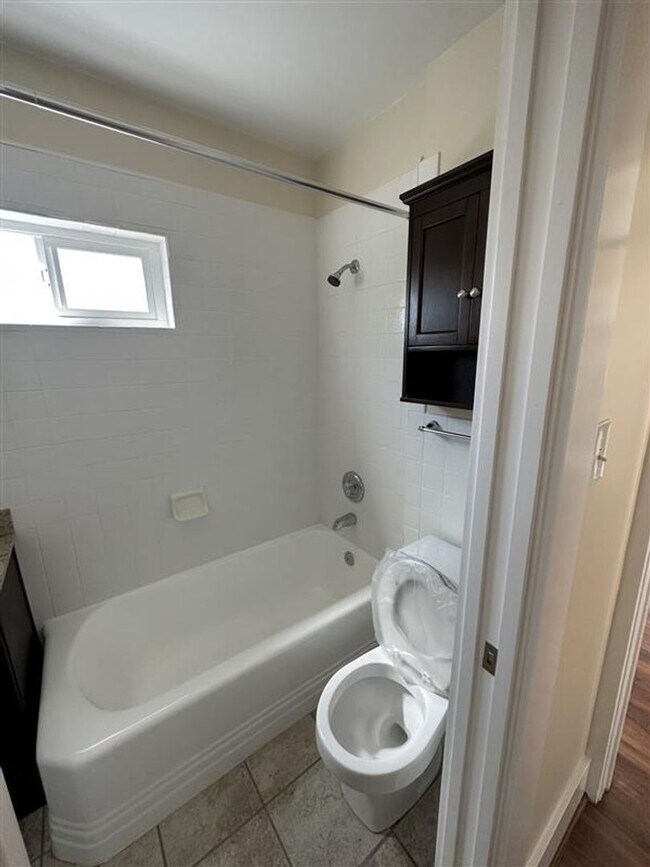 Building Photo - 2829 Rowena