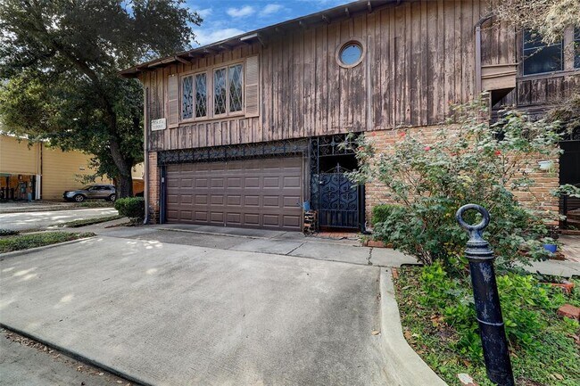 Building Photo - 3718 Yupon St