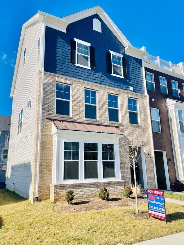 POTOMAC SHORES STUNNING TOWNHOME SOLAR! Townhome Rentals in