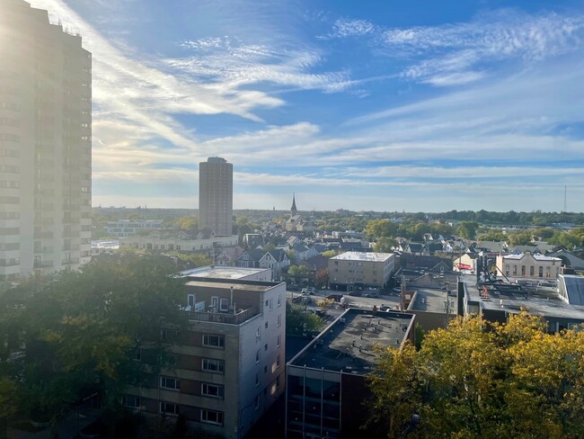 Foto del edificio - 1660 N Prospect Ave