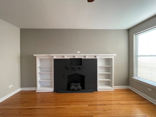 Building Photo - 7309 S Oglesby Ave
