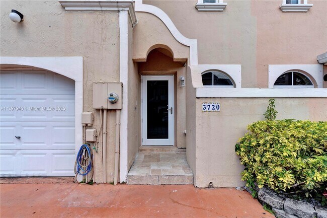 Foto del edificio - 3720 SW 153rd Ct