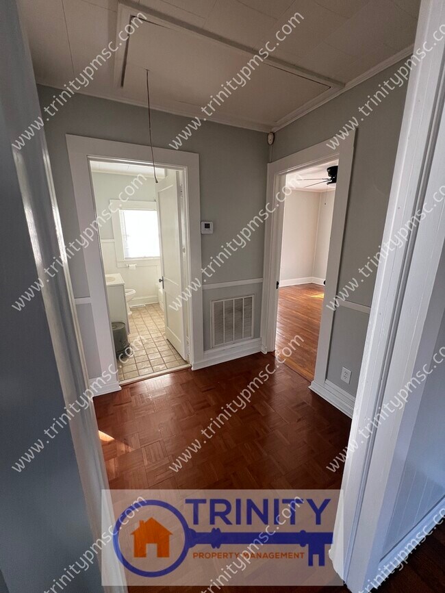 Building Photo - NEWLY UPDATED!! Ready and waiting for you!