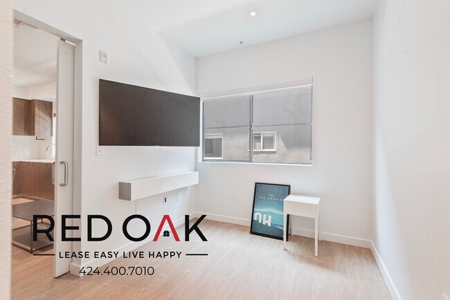 Foto del edificio - 11649 Mayfield Ave
