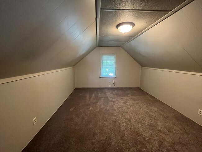 Foto del edificio - 3 bedroom home available in Rockford