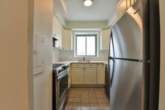 Building Photo - 3555 Chem. de la Côte-des-Neiges