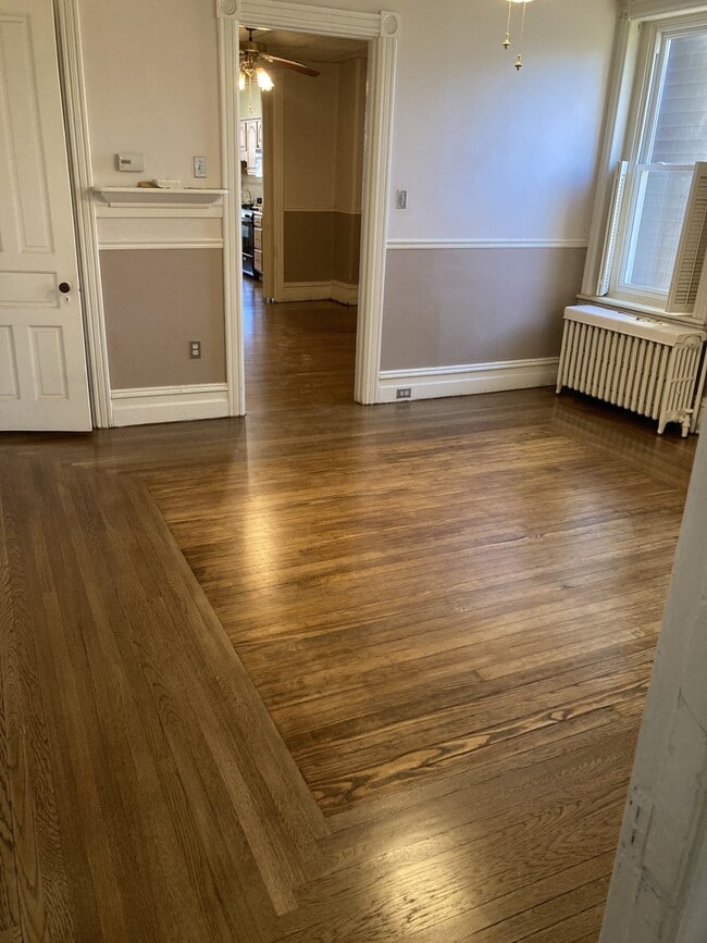 Building Photo - 304 E Broad St