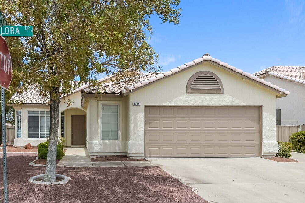 Primary Photo - 1316 Passiflora Dr