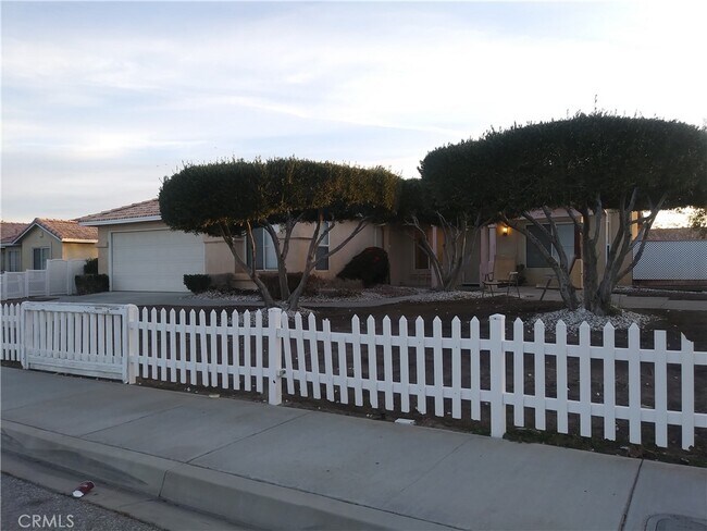 Foto del edificio - 12375 Pacoima Rd