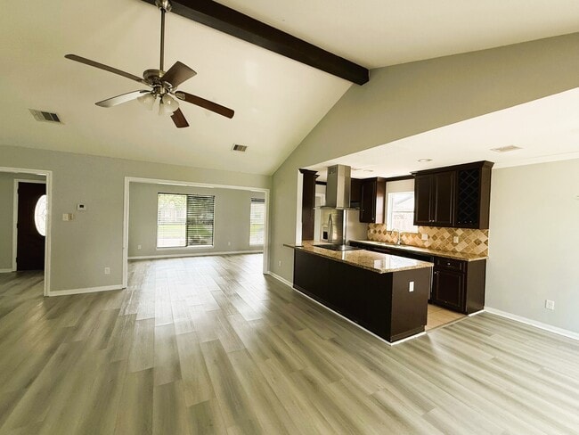Foto del edificio - 8814 Stroud Dr