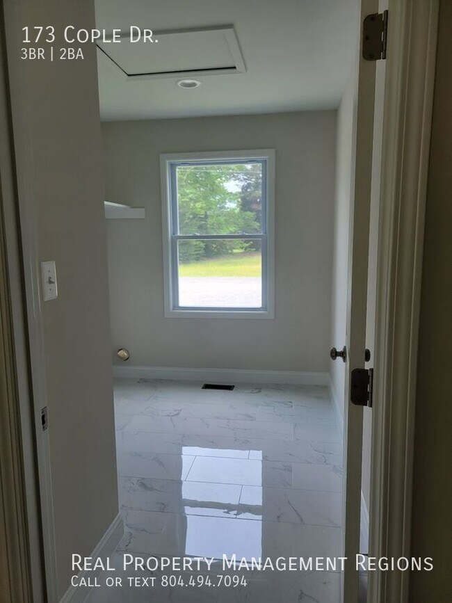 Building Photo - Don't Miss Out on Your Dream Rental! Inqui...