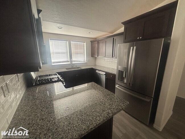 Building Photo - Stunning Modern Home in Desirable West Valley