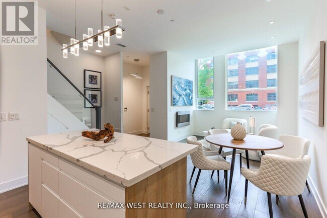 Photo du bâtiment - 508 Wellington St W