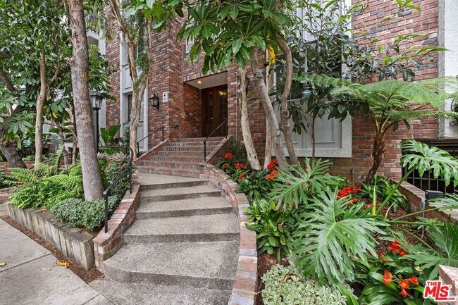 Foto del edificio - 1375 Kelton Ave
