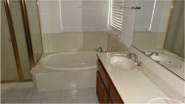 Foto del edificio - 140 Edgewood Ct