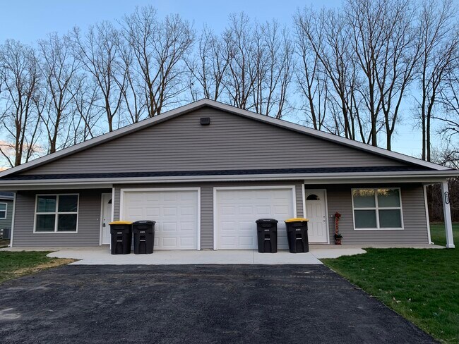 Building Photo - 4813 Tyrone Rd