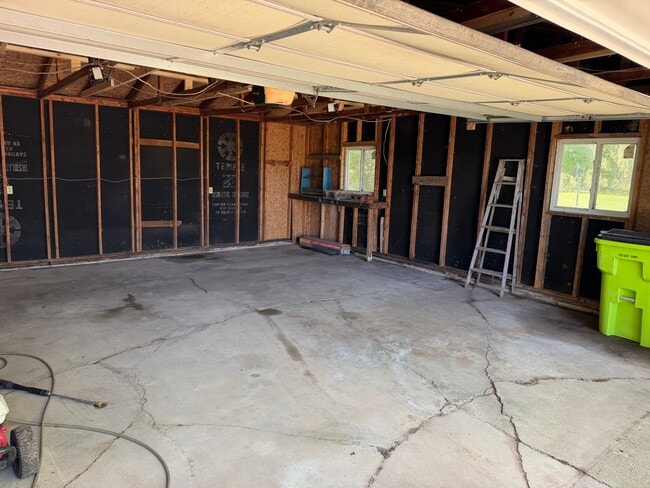 Building Photo - 4690 E Herrick Rd