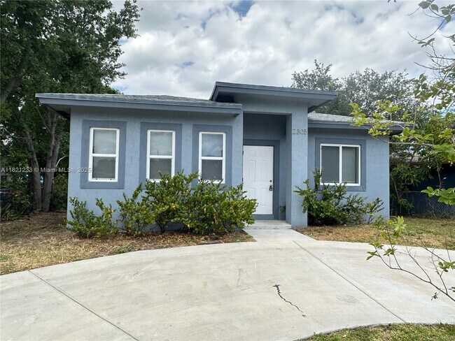 Foto del edificio - 2305 NW 6th Pl
