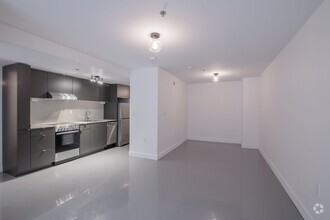 Building Photo - 4350 Av. de l'Hôtel-de-Ville