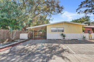 Building Photo - 720 SE 15th St