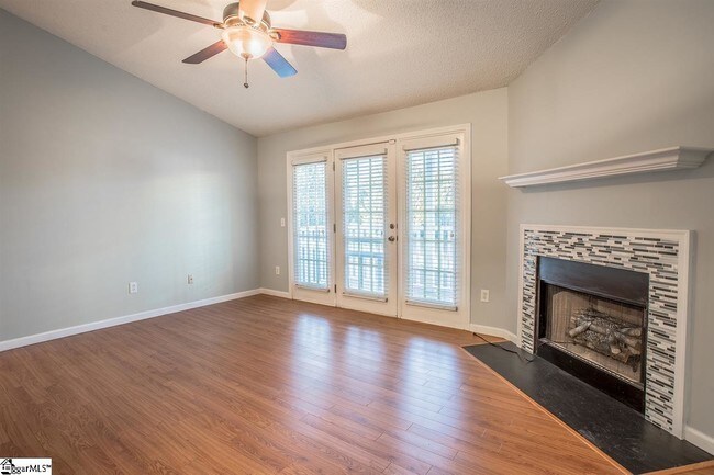 Building Photo - 208 Pelham Square Way