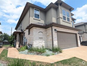 Building Photo - 13400 Briarwick Dr