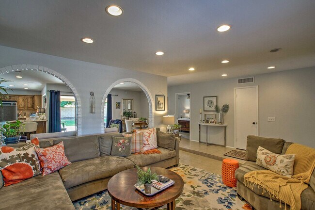 Building Photo - 8109 East Vía Sonrisa-ID1385972P